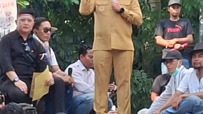 Puluhan Ribu Massa Pro MBG Datangi Kantor Gubernur NTB